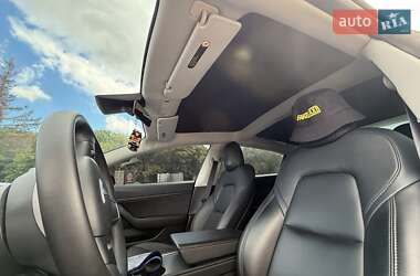 Седан Tesla Model 3 2020 в 