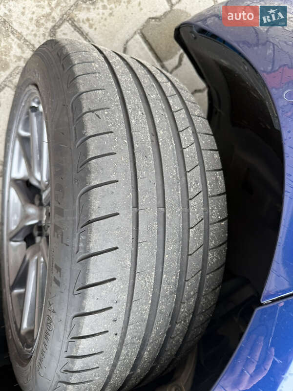 Седан Tesla Model 3 2019 в Киеве