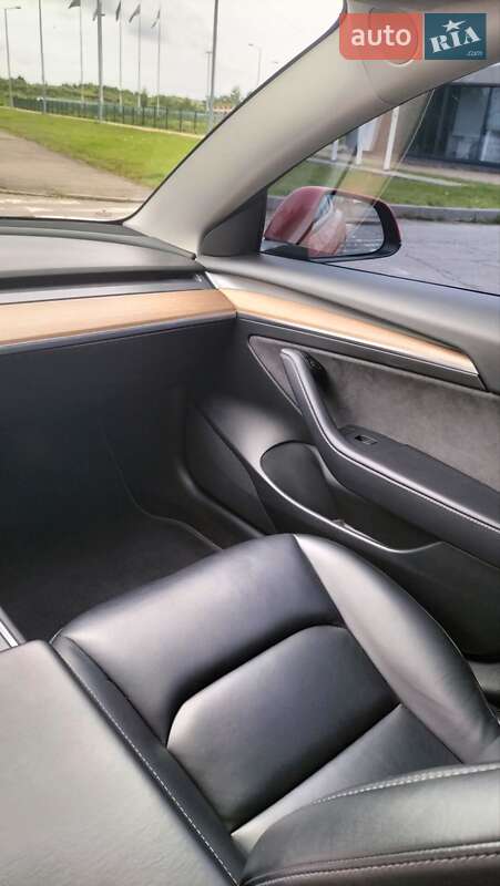 Седан Tesla Model 3 2022 в Львове