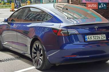Седан Tesla Model 3 2023 в 