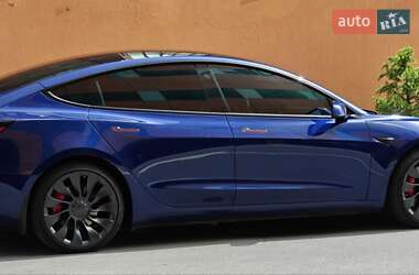 Седан Tesla Model 3 2023 в 
