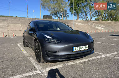 Седан Tesla Model 3 2023 в 