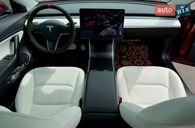Седан Tesla Model 3 2019 в 