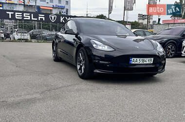Седан Tesla Model 3 2021 в Киеве