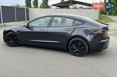 Седан Tesla Model 3 2024 в 