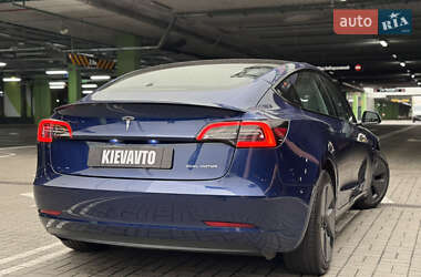 Седан Tesla Model 3 2021 в 