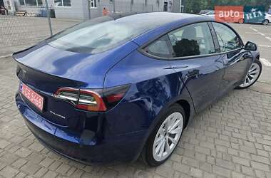 Седан Tesla Model 3 2022 в 