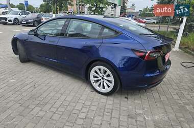 Седан Tesla Model 3 2022 в 