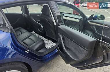 Седан Tesla Model 3 2022 в 