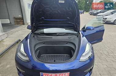 Седан Tesla Model 3 2022 в 