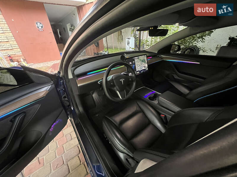 Седан Tesla Model 3 2021 в Киеве