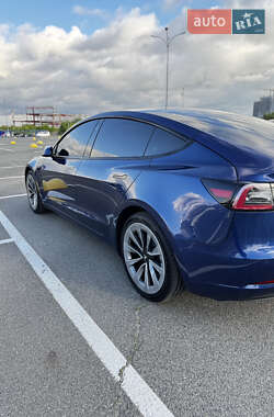 Седан Tesla Model 3 2022 в 
