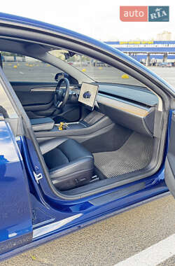 Седан Tesla Model 3 2022 в 