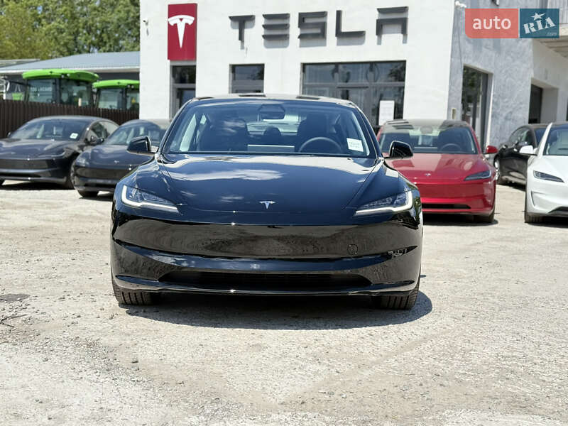 Седан Tesla Model 3 2024 в Вінниці