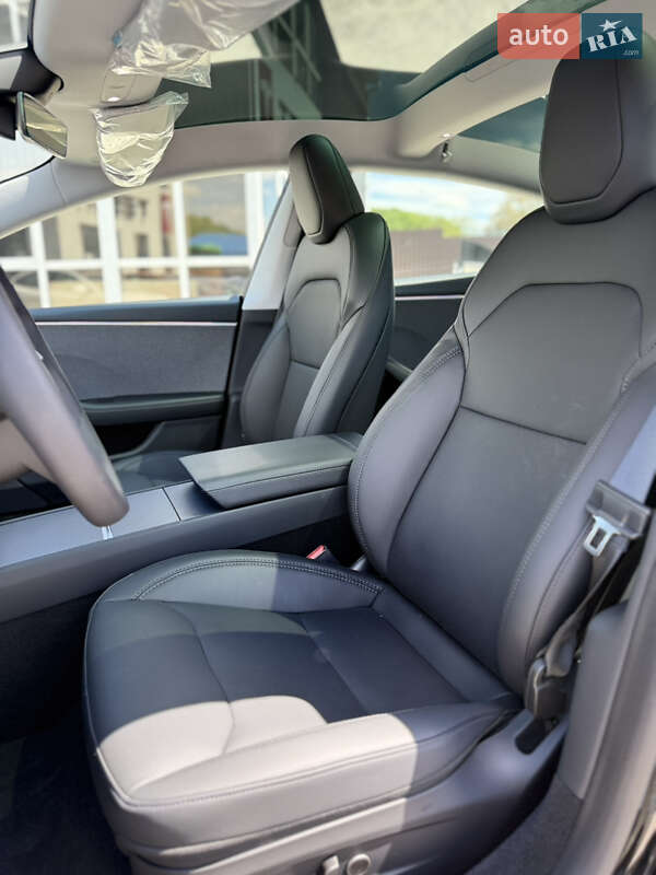 Седан Tesla Model 3 2024 в Вінниці