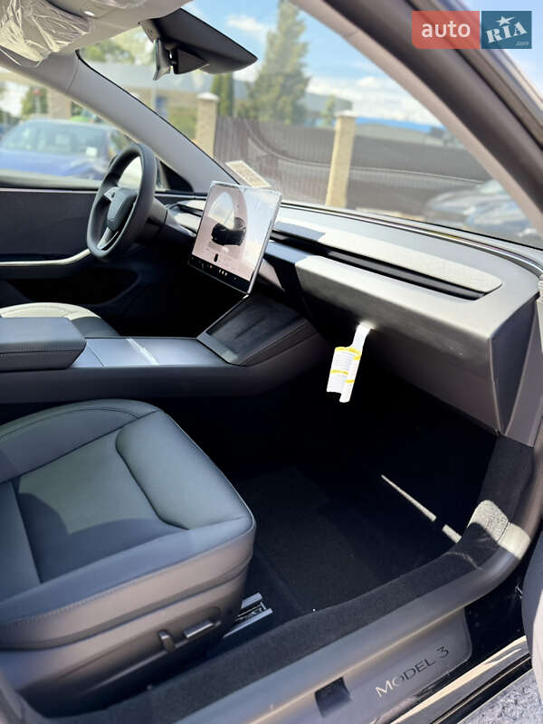 Седан Tesla Model 3 2024 в Вінниці