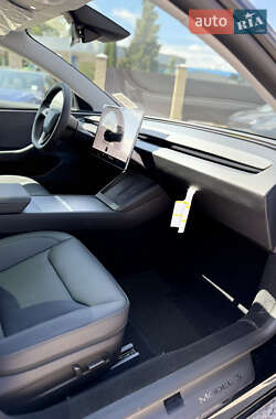 Седан Tesla Model 3 2024 в 