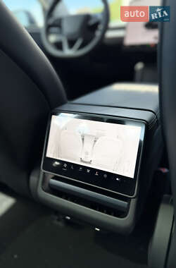 Седан Tesla Model 3 2024 в 