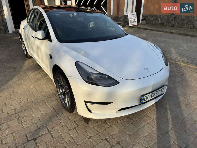Седан Tesla Model 3 2022 в Львові
