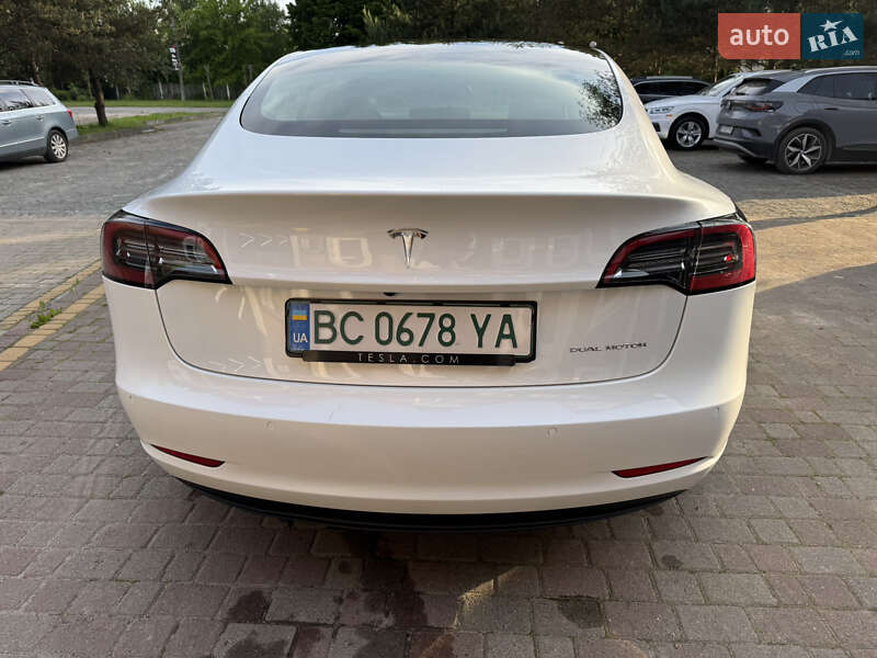 Седан Tesla Model 3 2022 в Львові