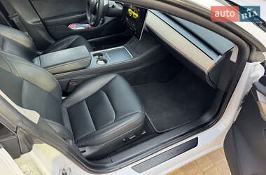 Седан Tesla Model 3 2022 в 