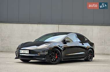 Седан Tesla Model 3 2019 в Киеве