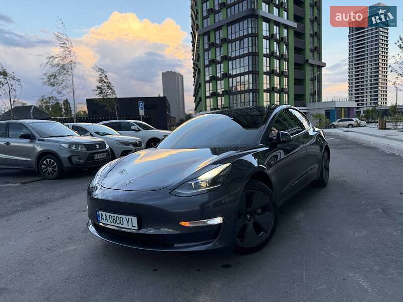 Седан Tesla Model 3 2021 в Киеве
