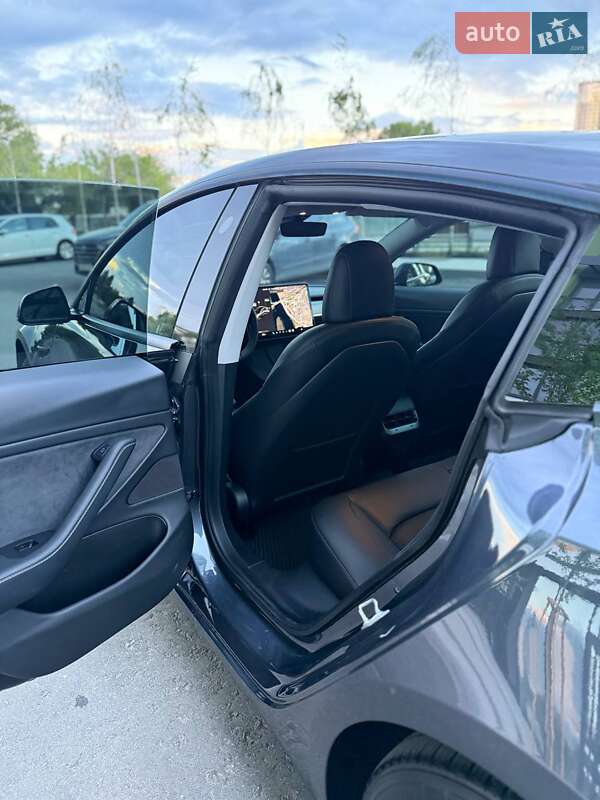 Седан Tesla Model 3 2021 в Киеве