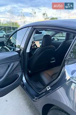 Седан Tesla Model 3 2021 в 