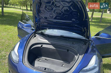 Седан Tesla Model 3 2019 в 