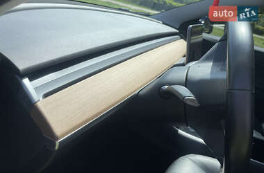 Седан Tesla Model 3 2019 в 