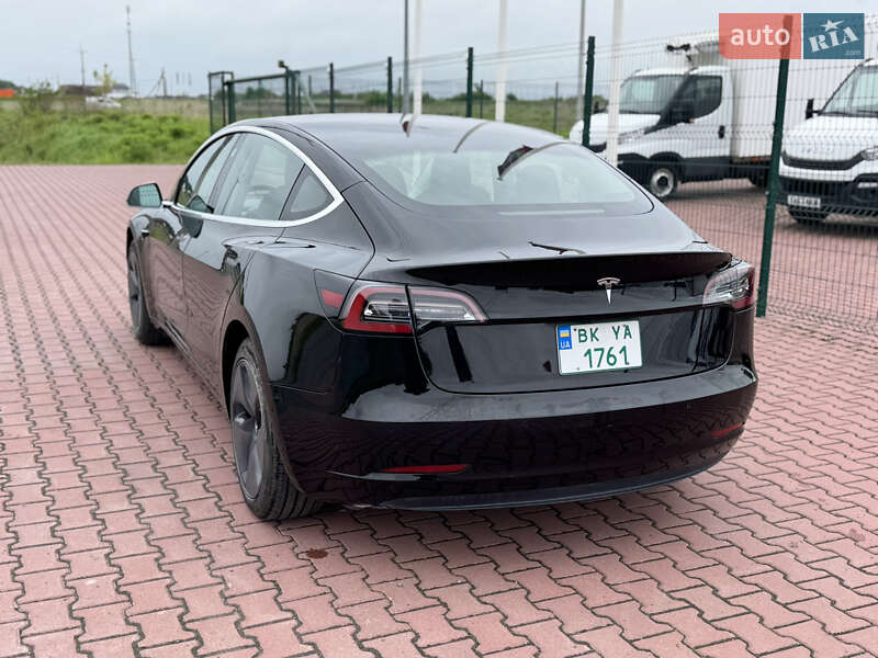 Седан Tesla Model 3 2018 в Ровно