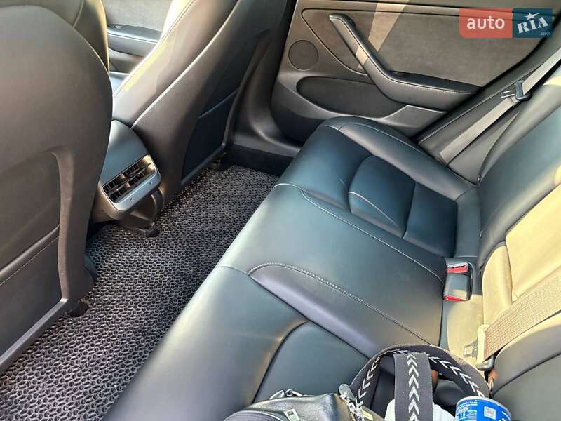 Седан Tesla Model 3 2022 в Кривому Розі
