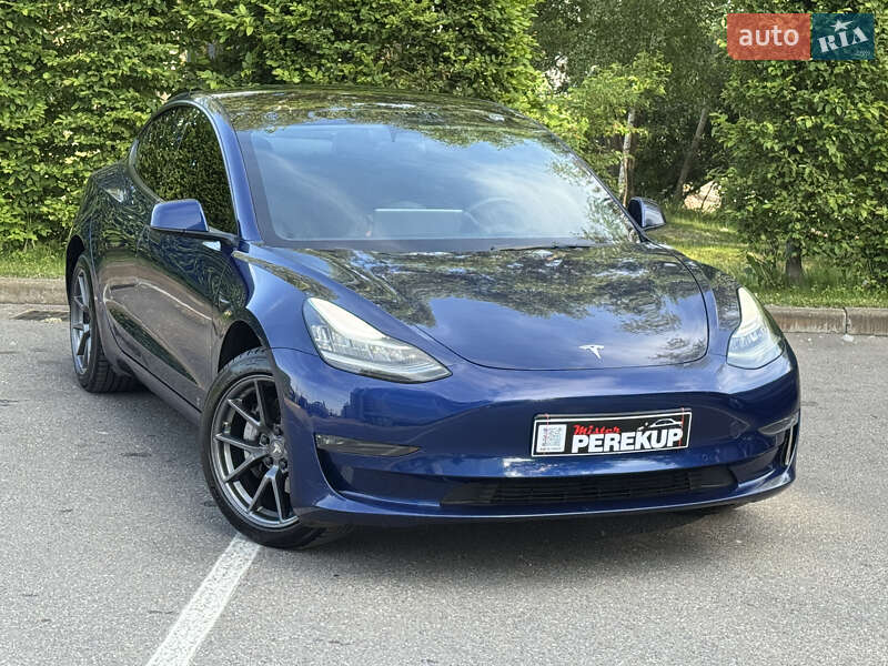 Седан Tesla Model 3 2022 в Киеве