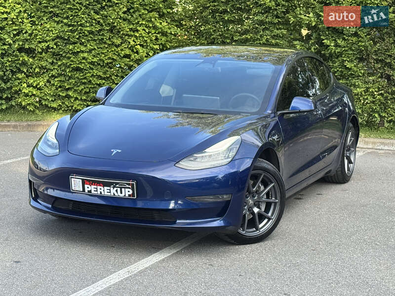 Седан Tesla Model 3 2022 в Киеве
