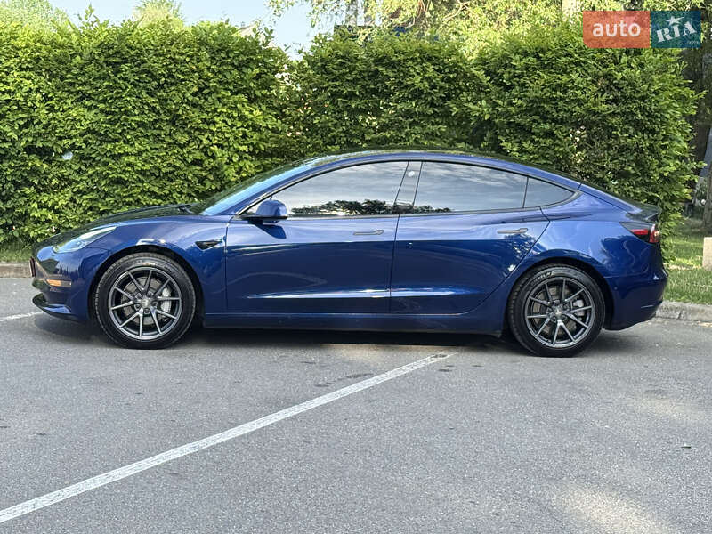 Седан Tesla Model 3 2022 в Киеве