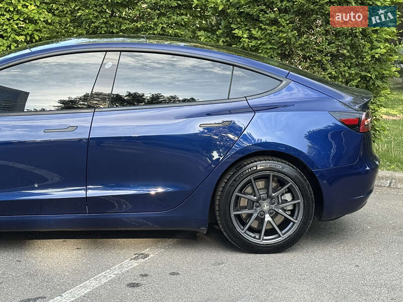 Седан Tesla Model 3 2022 в Киеве