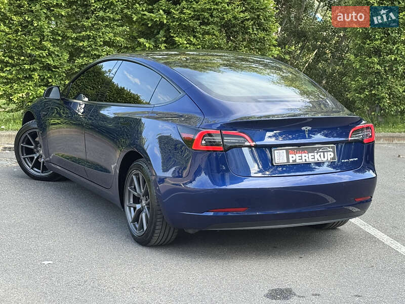 Седан Tesla Model 3 2022 в Киеве
