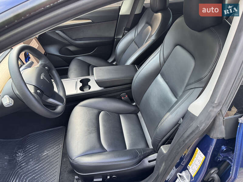 Седан Tesla Model 3 2022 в Киеве