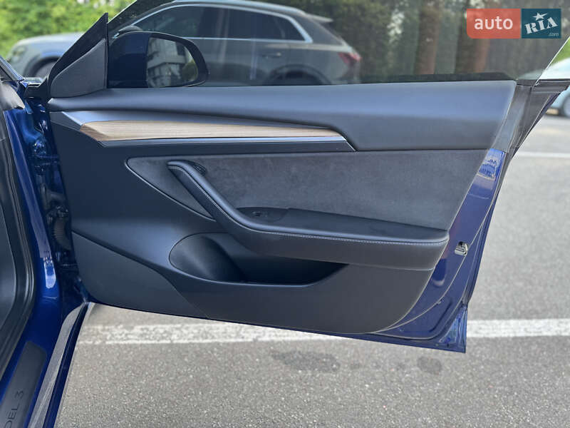 Седан Tesla Model 3 2022 в Киеве
