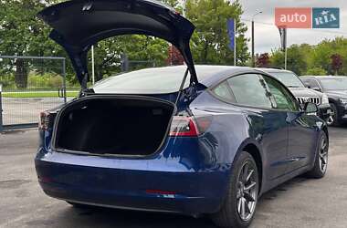 Седан Tesla Model 3 2022 в 