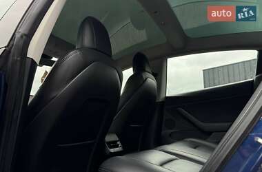 Седан Tesla Model 3 2022 в 