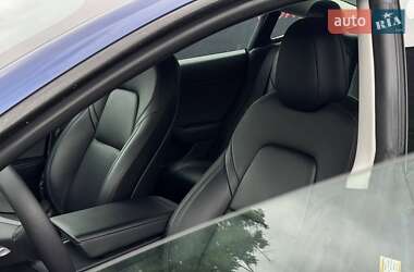 Седан Tesla Model 3 2022 в 