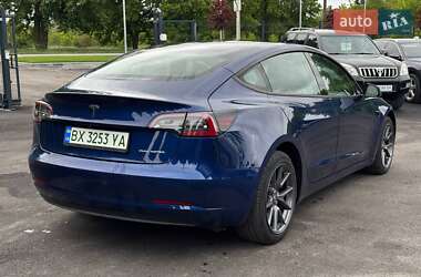 Седан Tesla Model 3 2022 в 
