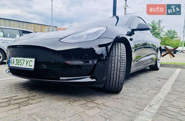 Седан Tesla Model 3 2023 в 