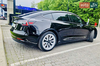 Седан Tesla Model 3 2023 в 