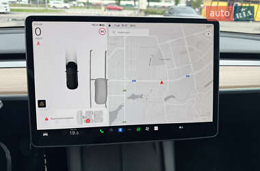 Седан Tesla Model 3 2023 в 