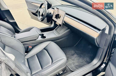 Седан Tesla Model 3 2023 в 