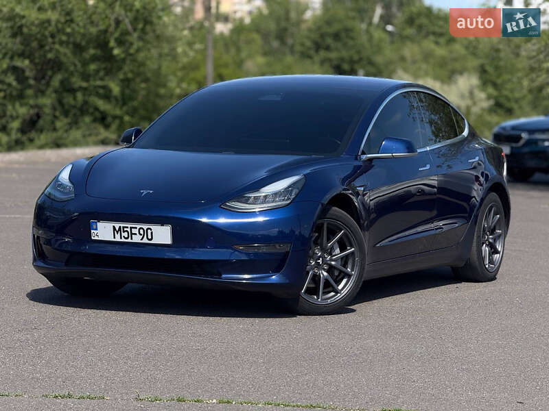 Седан Tesla Model 3 2018 в Кривому Розі