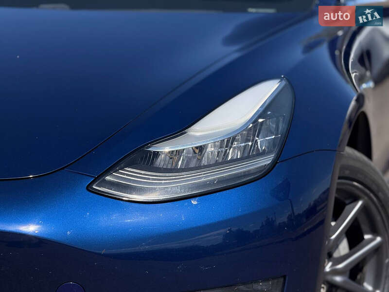 Седан Tesla Model 3 2018 в Кривому Розі
